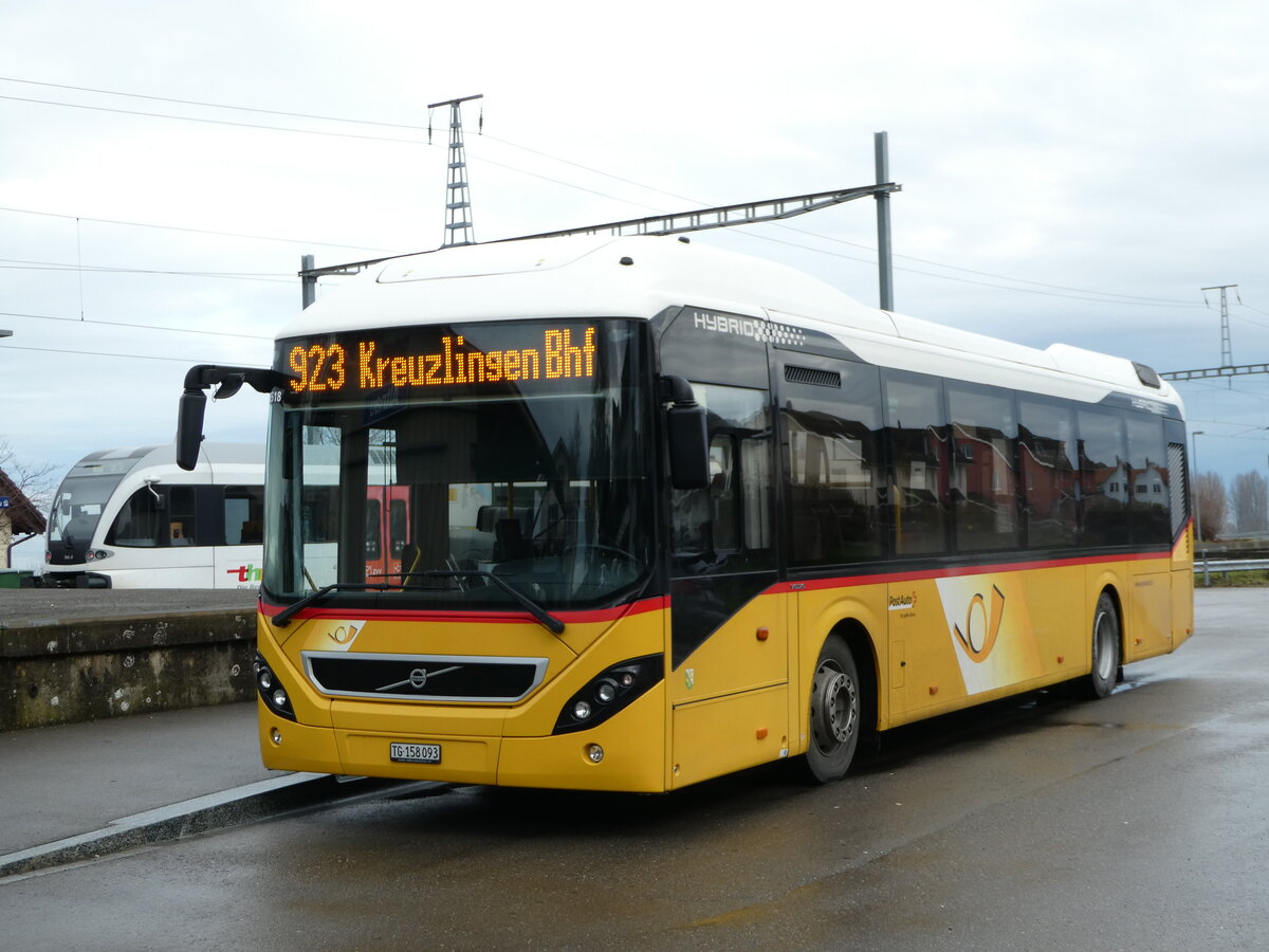 (244'080) - PostAuto Ostschweiz - TG 158'093 - Volvo (ex PostAuto Nordschweiz) am 21. Dezember 2022 beim Bahnhof Altnau
