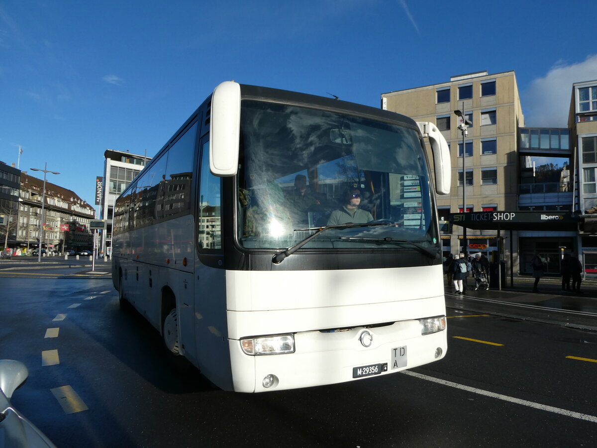 (244'106) - Schweizer Armee - M+29'356 - Irisbus am 22. Dezember 2022 beim Bahnhof Thun