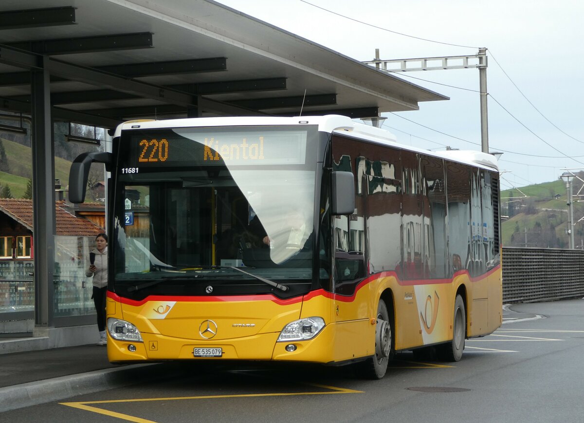 (244'313) - PostAuto Bern - BE 535'079 - Mercedes am 31. Dezember 2022 beim Bahnhof Reichenbach
