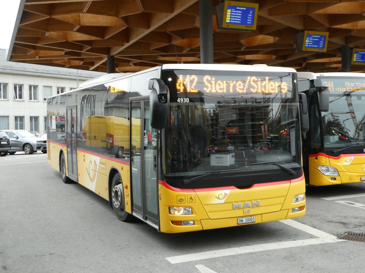 (244'979) - PostAuto Zentralschweiz - Nr. 6/OW 10'003/PID 4930 - MAN (ex Dillier, Sarnen Nr. 6) am 11. Januar 2023 beim Bahnhof Sion