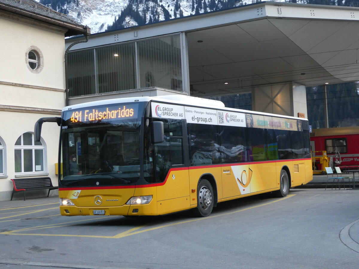 (245'184) - PostAuto Graubnden - GR 168'851/PID 5693 - Mercedes am 18. Januar 2023 beim Bahnhof Disentis