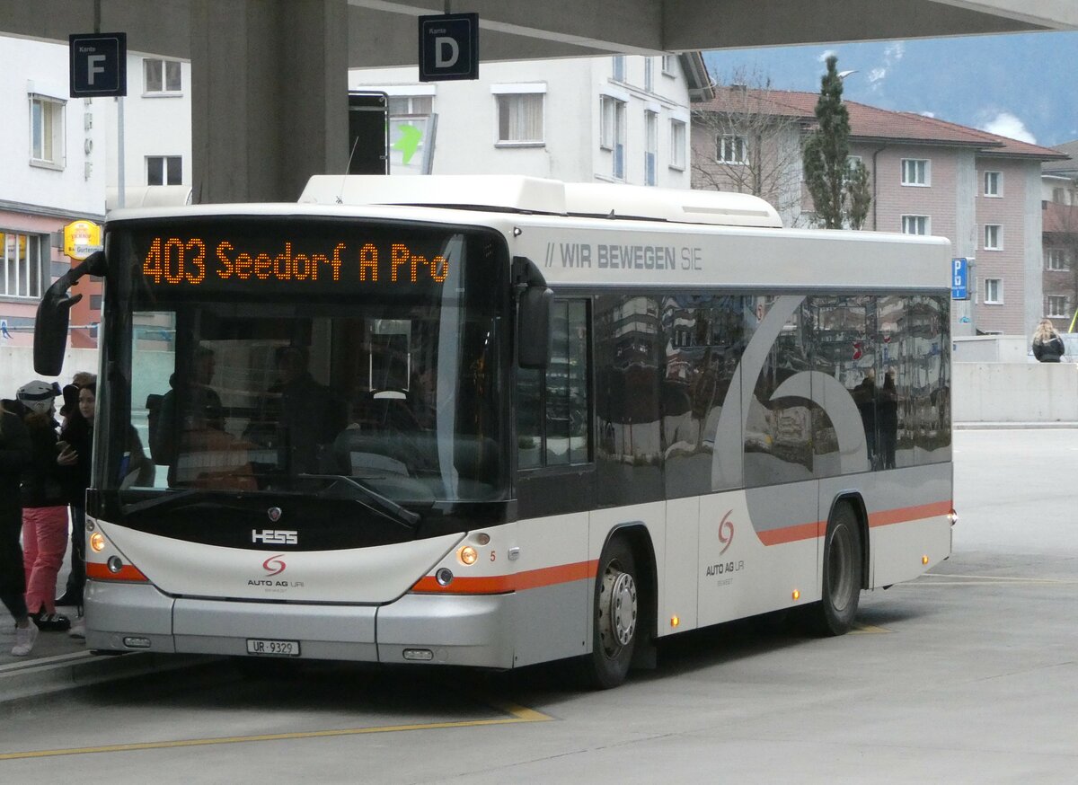 (245'429) - AAGU Altdorf - Nr. 5/UR 9329 - Scania/Hess am 25. Januar 2023 beim Bahnhof Altdorf