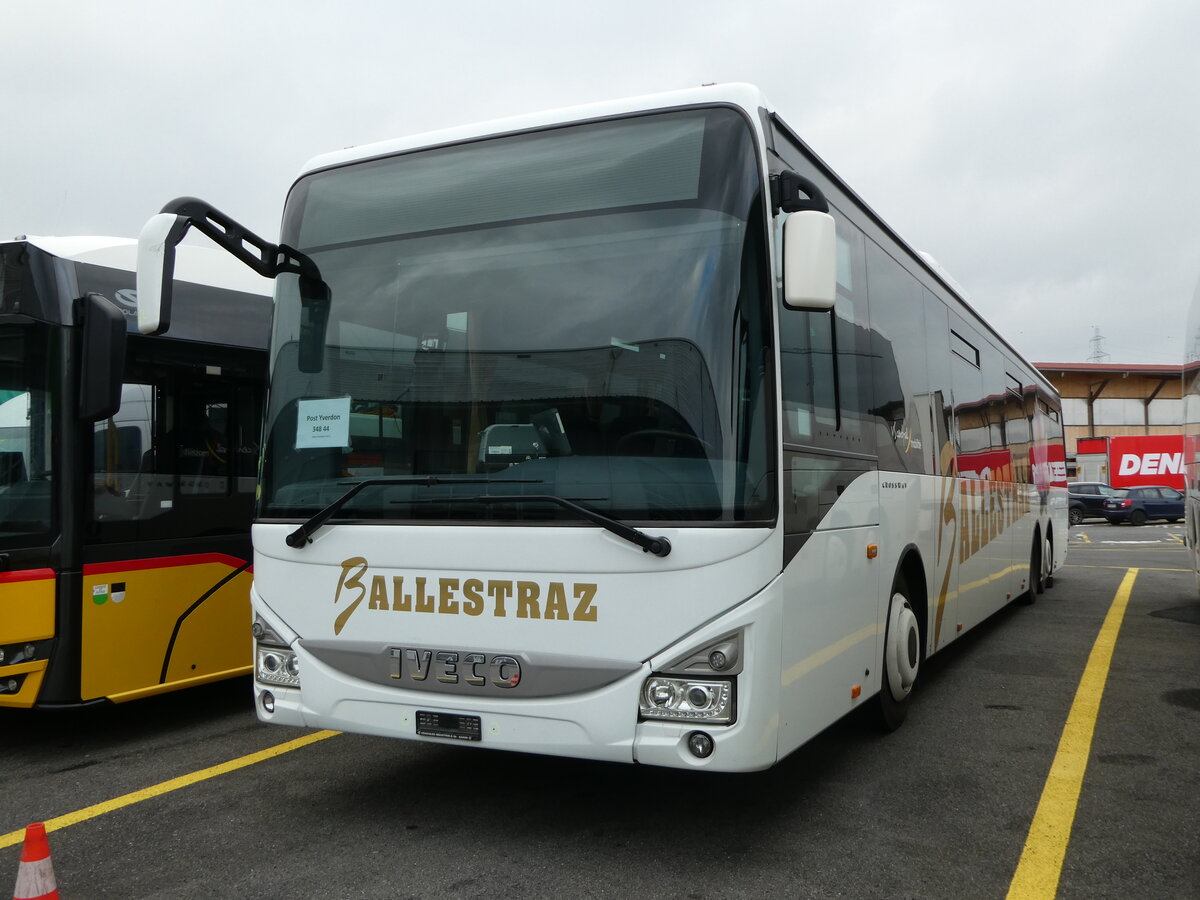 (245'490) - Ballestraz, Grne - (VS 494'274) - Iveco (ex Vorfhrfahrzeug Iveco France) am 28. Januar 2023 in Kerzers, Interbus