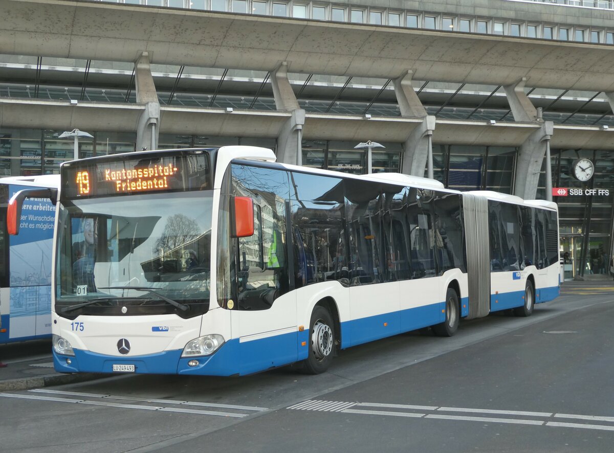 (245'707) - VBL Luzern - Nr. 175/LU 249'493 - Mercedes am 3. Februar 2023 beim Bahnhof Luzern