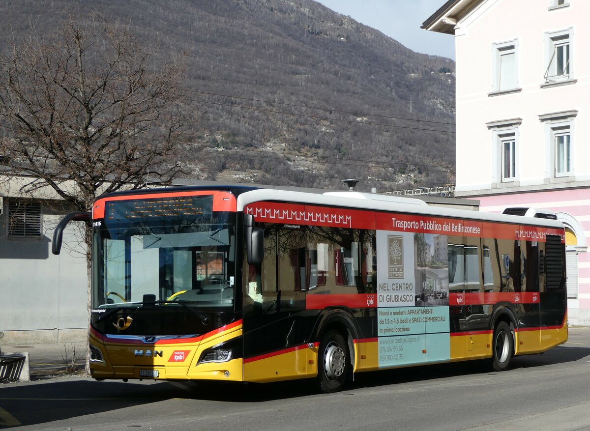(245'809) - AutoPostale Ticino - TI 339'201/PID 11'416 - MAN am 4. Februar 2023 beim Bahnhof Giubiasco