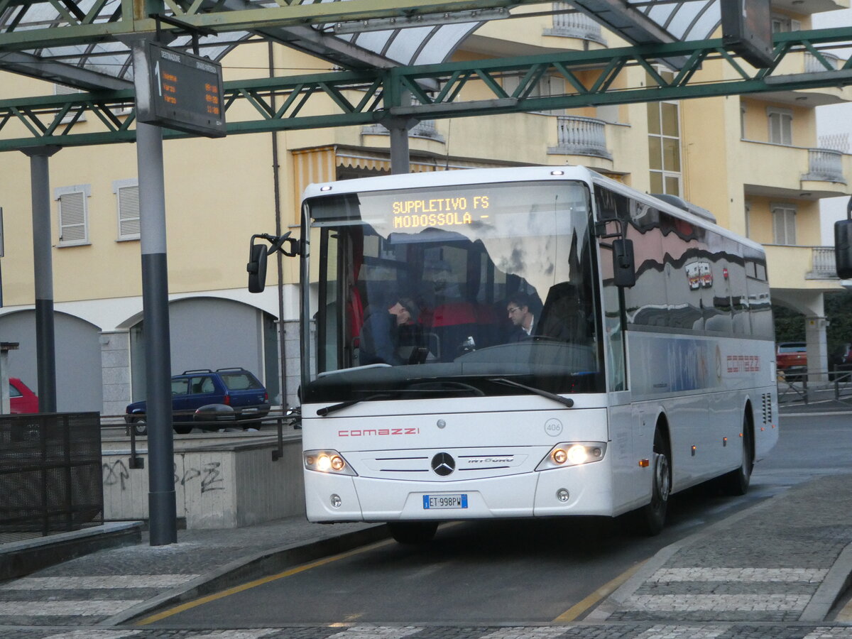 (245'882) - Comazzi, Bergomanero - Nr. 406/ET-998 PW - Mercedes am 7. Februar 2023 beim Bahnhof Domodossola