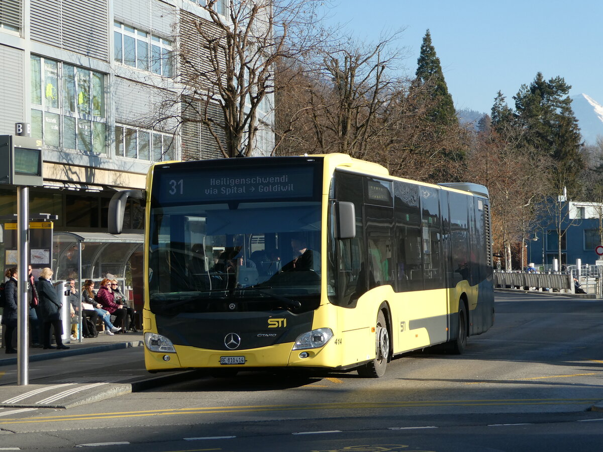 (246'086) - STI Thun - Nr. 414/BE 810'414 - Mercedes am 13. Februar 2023 beim Bahnhof Thun