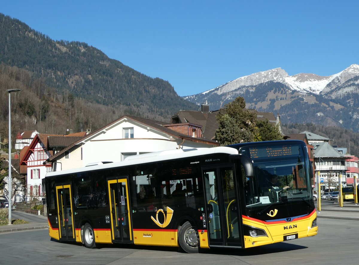 (246'140) - PostAuto Zentralschweiz - Nr. 7/OW 10'040/PID 11'414 - MAN am 16. Februar 2023 beim Bahnhof Sarnen