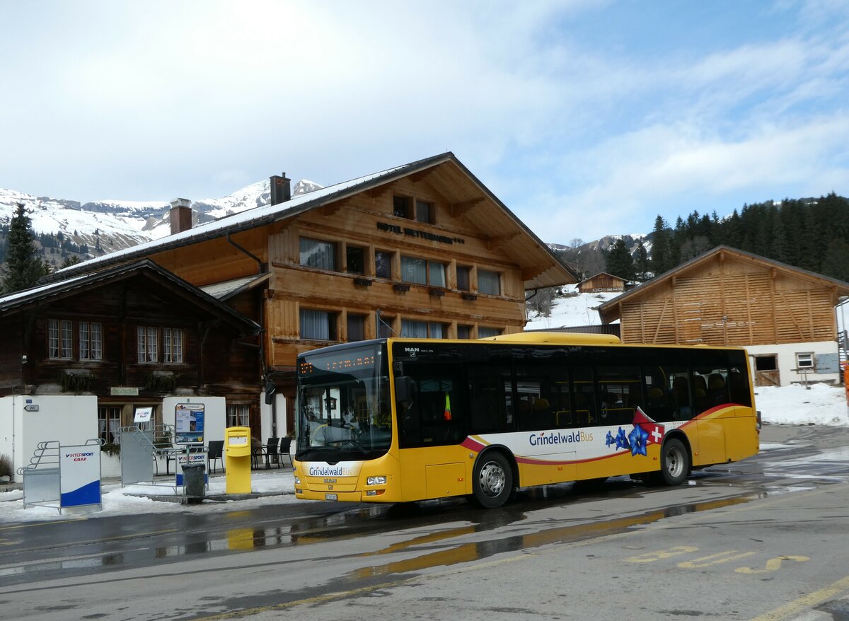 (246'254) - Grindelwaldbus, Grindelwald - Nr. 11/BE 261'865 - MAN/Gppel am 17. Februar 2023 in Grindelwald, Oberer Gletscher