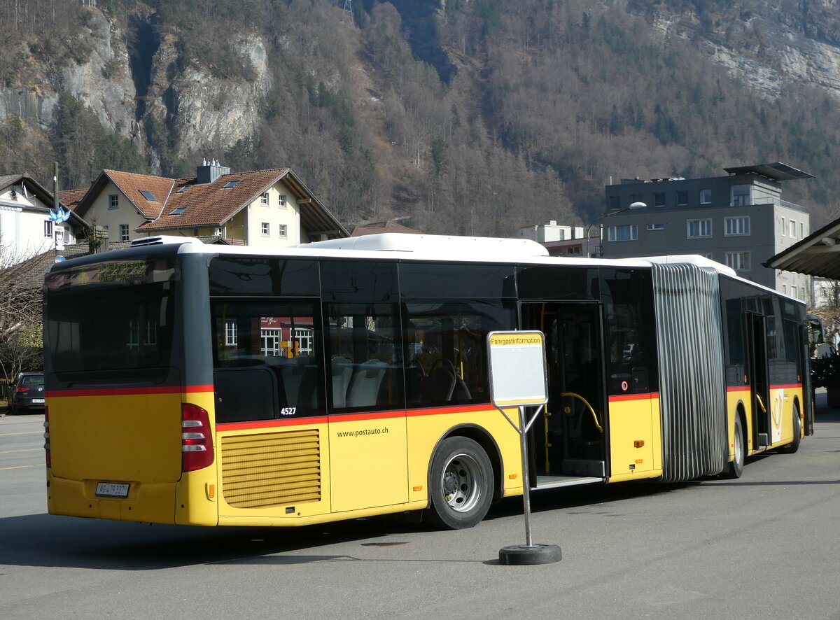(246'795) - PostAuto Nordschweiz - AG 479'337/PID 4527 - Mercedes am 2. Mrz 2023 beim Bahnhof Meiringen