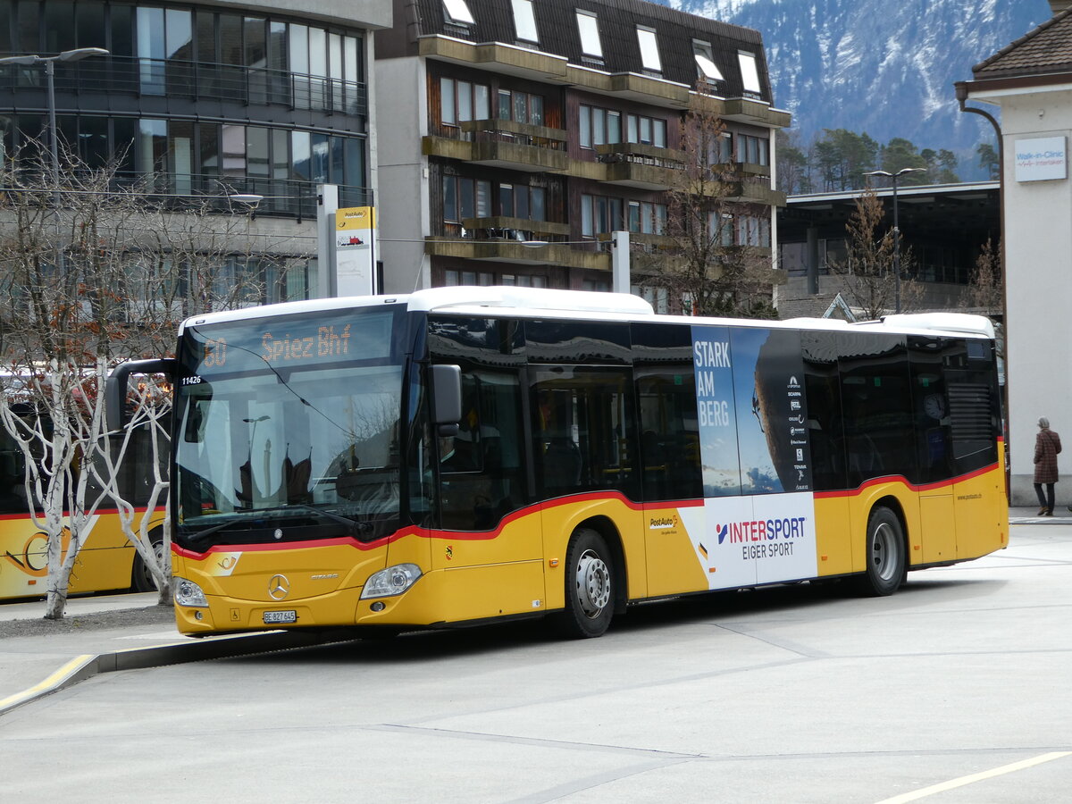 (247'177) - PostAuto Bern - BE 827'645/PID 11'426 - Mercedes am 13. Mrz 2023 beim Bahnhof Interlaken West