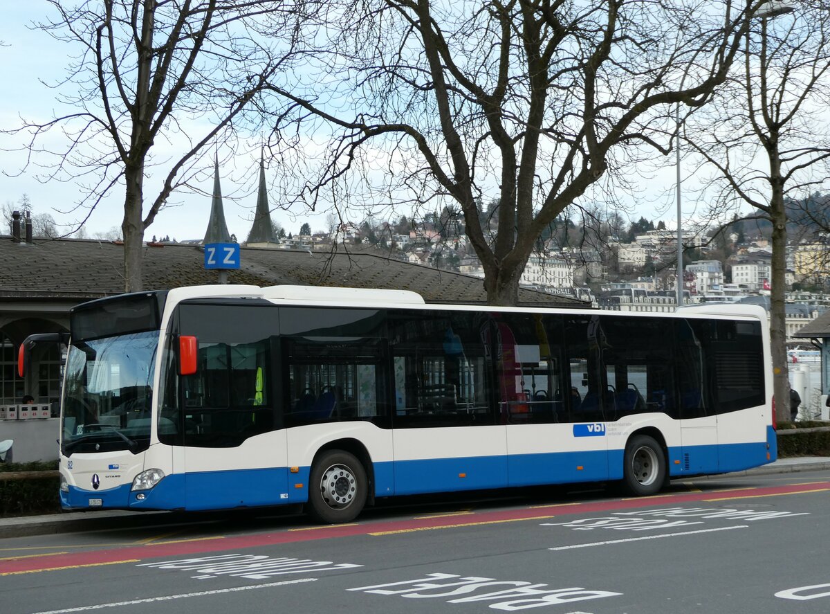 (247'469) - VBL Luzern - Nr. 82/LU 250'372 - Mercedes am 18. Mrz 2023 beim Bahnhof Luzern