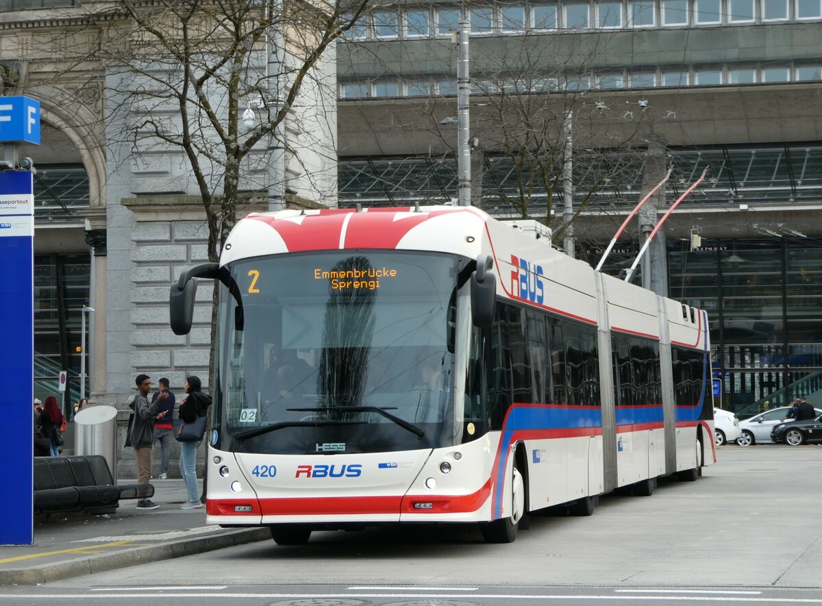 (247'470) - VBL Luzern - Nr. 420 - Hess/Hess Doppelgelenktrolleybus am 18. Mrz 2023 beim Bahnhof Luzern