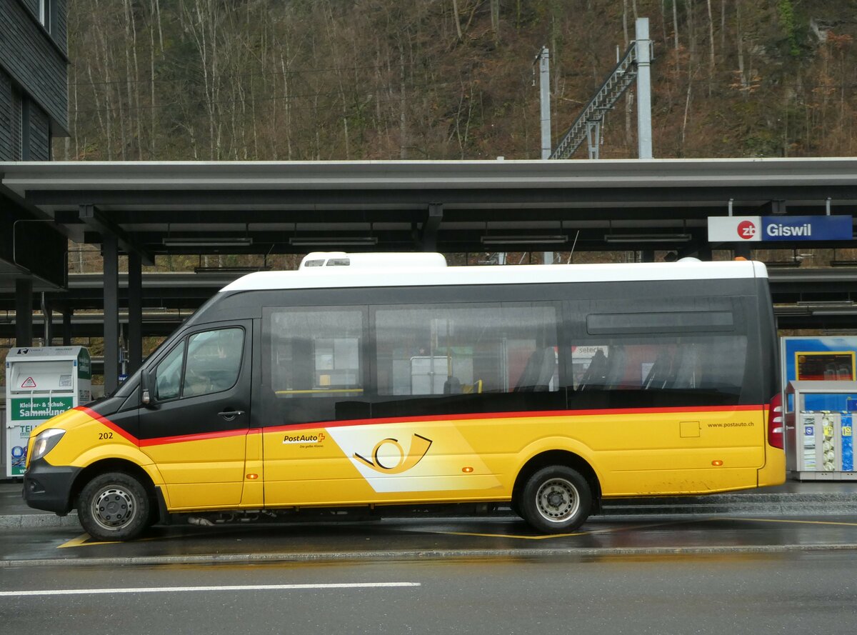 (247'592) - PostAuto Zentralschweiz - Nr. 202/OW 10'314/PID 10'400 - Mercedes (ex Nr. 8; ex Dillier, Sarnen Nr. 8) am 24. Mrz 2023 beim Bahnhof Giswil