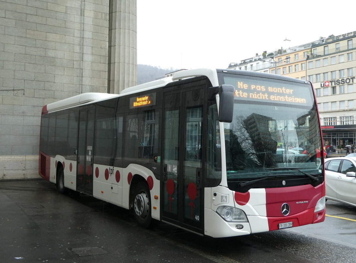 (247'602) - TPF Fribourg - Nr. 40/FR 300'289 - Mercedes am 25. Mrz 2023 beim Bahnhof Biel