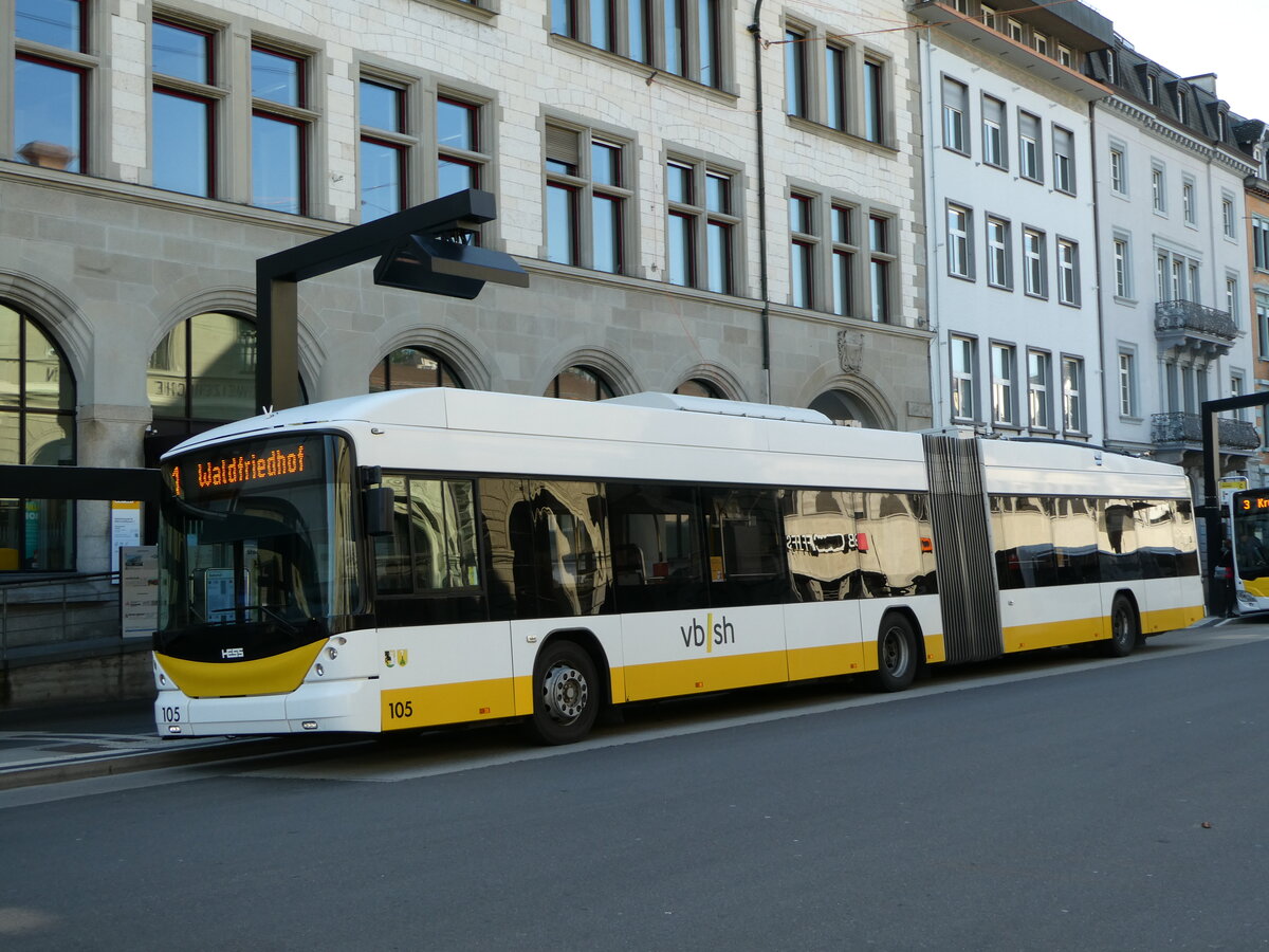 (248'074) - VBSH Schaffhausen - Nr. 105 - Hess/Hess Gelenktrolleybus am 6. April 2023 beim Bahnhof Schaffhausen