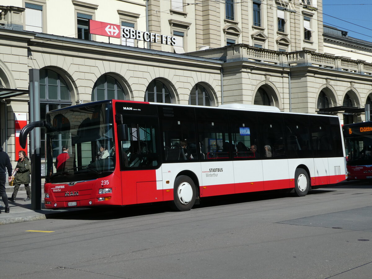(248'095) - SW Winterthur - Nr. 235/ZH 661'235 - MAN am 6. April 2023 beim Hauptbahnhof Winterthur