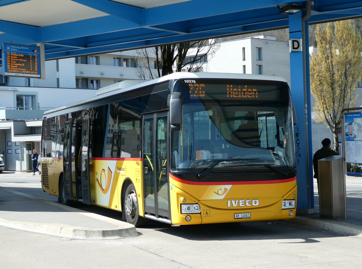 (248'109) - PostAuto Ostschweiz - AR 14'862/PID 10'376 - Iveco am 6. April 2023 beim Bahnhof Heerbrugg