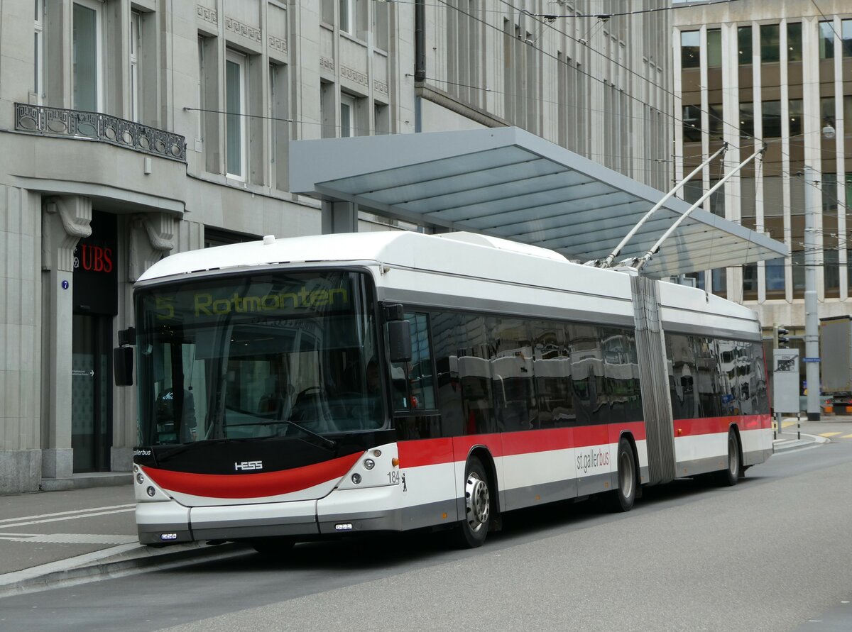 (248'398) - St. Gallerbus, St. Gallen - Nr. 184 - Hess/Hess Gelenktrolleybus am 13. April 2023 beim Bahnhof St. Gallen