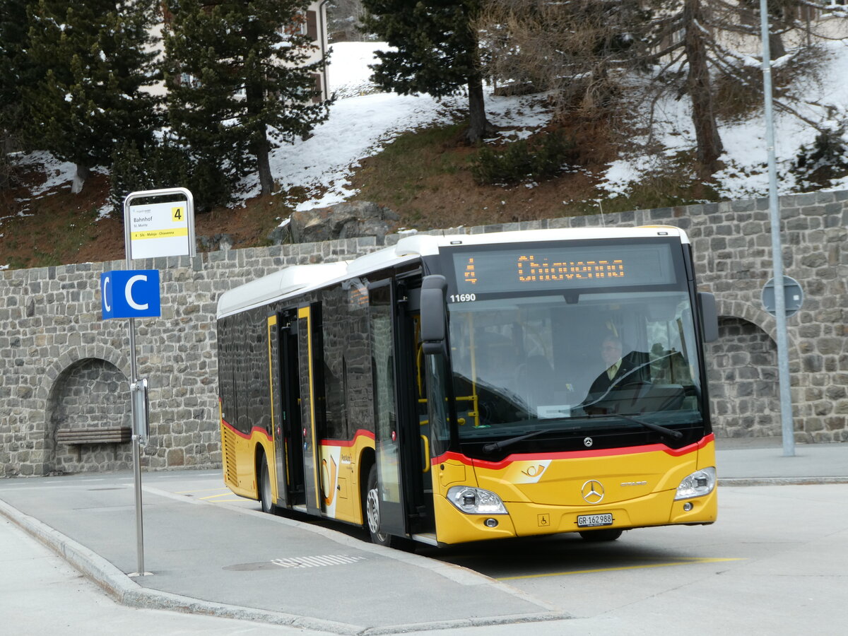 (248'604) - PostAuto Graubnden - GR 162'988/PID 11'690 - Mercedes am 15. April 2023 beim Bahnhof St. Moritz
