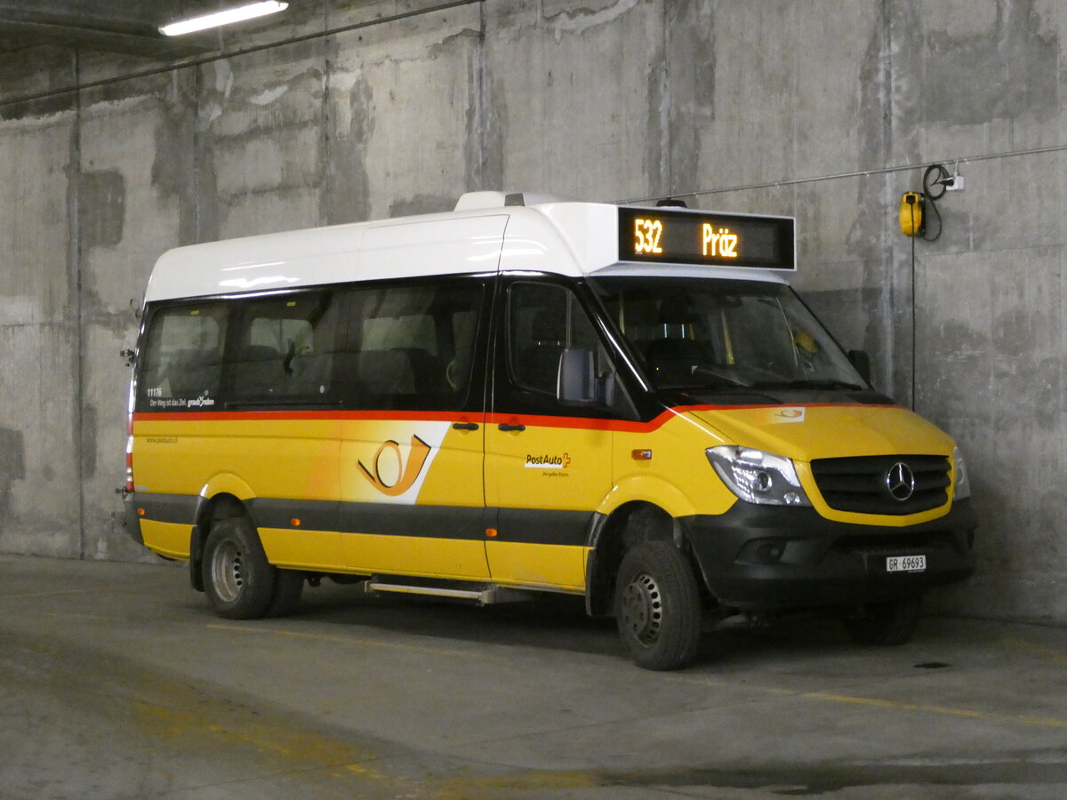 (248'665) - PostAuto Graubnden - GR 69'693/PID 11'176 - Mercedes am 16. April 2023 in Thusis, Postautostation