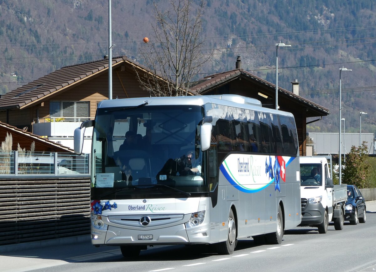 (248'777) - Oberland Reisen, Thun - Nr. 47/BE 607'481 - Mercedes am 18. April 2023 beim Bahnhof Wilderswil