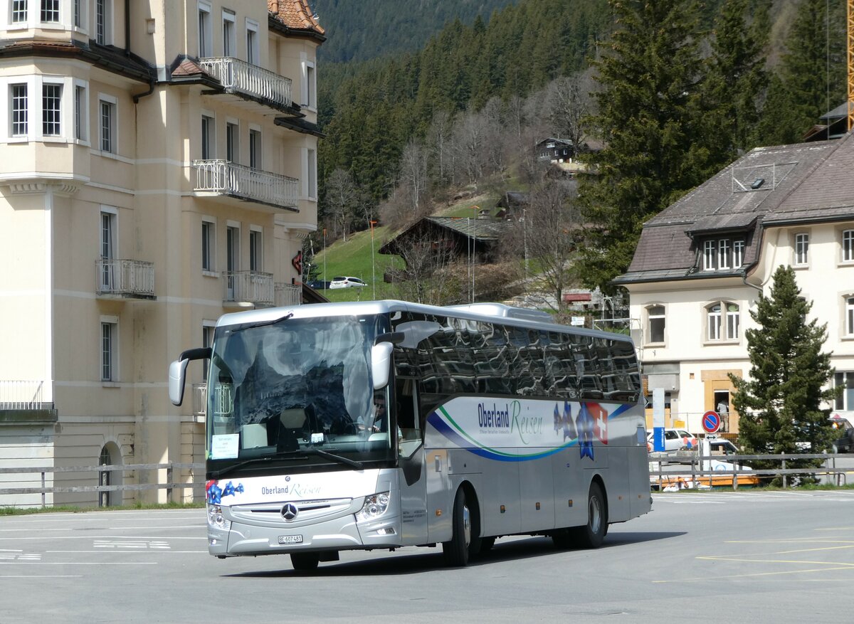 (248'792) - Oberland Reisen, Thun - Nr. 47/BE 607'481 - Mercedes am 18. April 2023 beim Bahnhof Grindelwald
