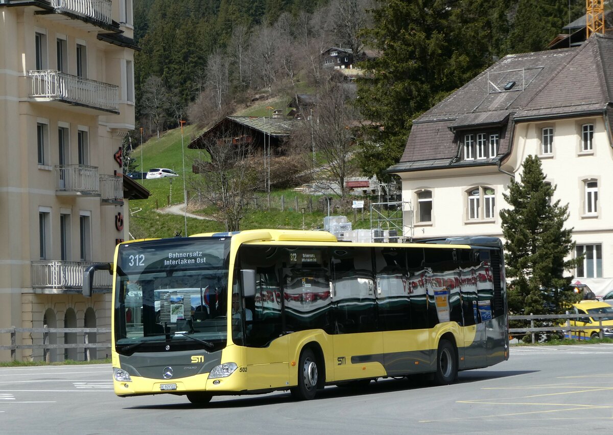 (248'797) - STI Thun - Nr. 502/BE 809'502 - Mercedes am 18. April 2023 beim Bahnhof Grindelwald
