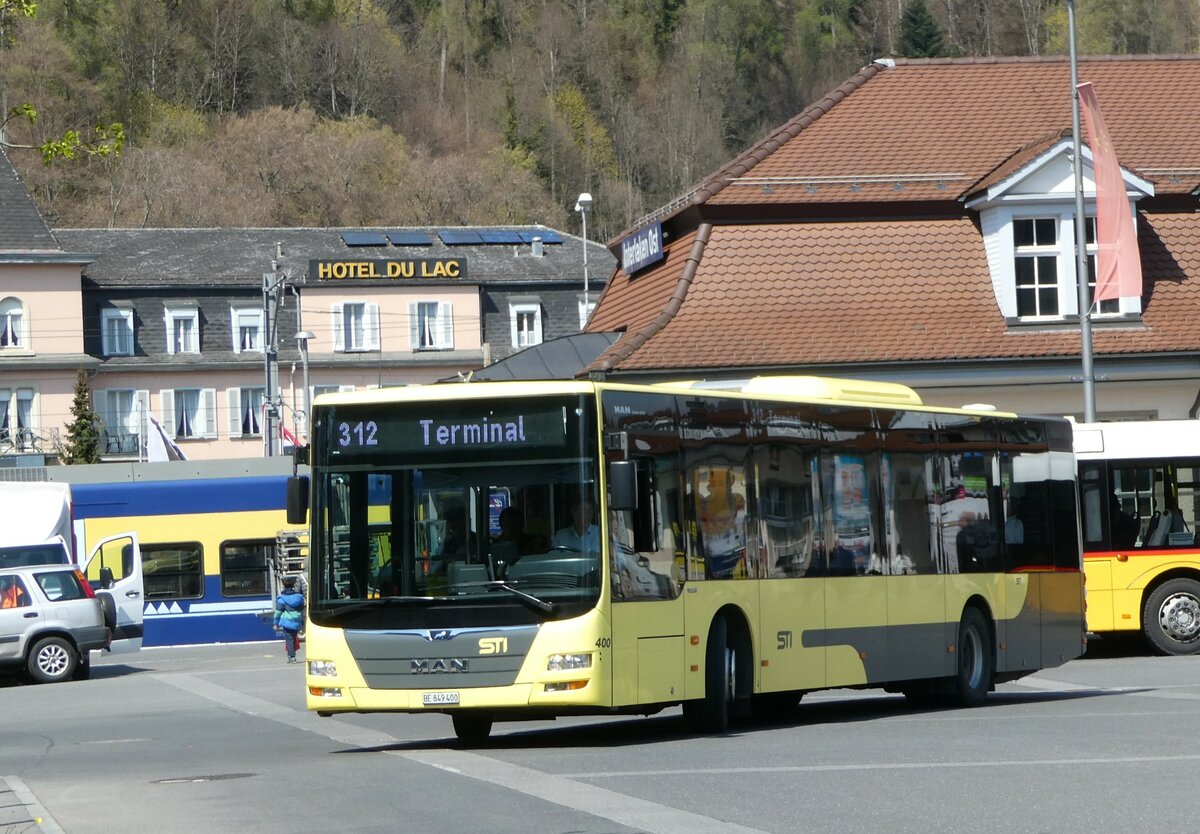 (248'868) - STI Thun - Nr. 400/BE 849'400 - MAN am 19. April 2023 beim Bahnhof Interlaken Ost