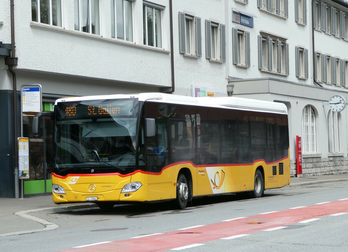 (249'143) - Postautobetriebe Unteres Toggenburg, Ganterschwil - SG 12'842/PID 11'660 - Mercedes am 25. April 2023 beim Bahnhof Herisau