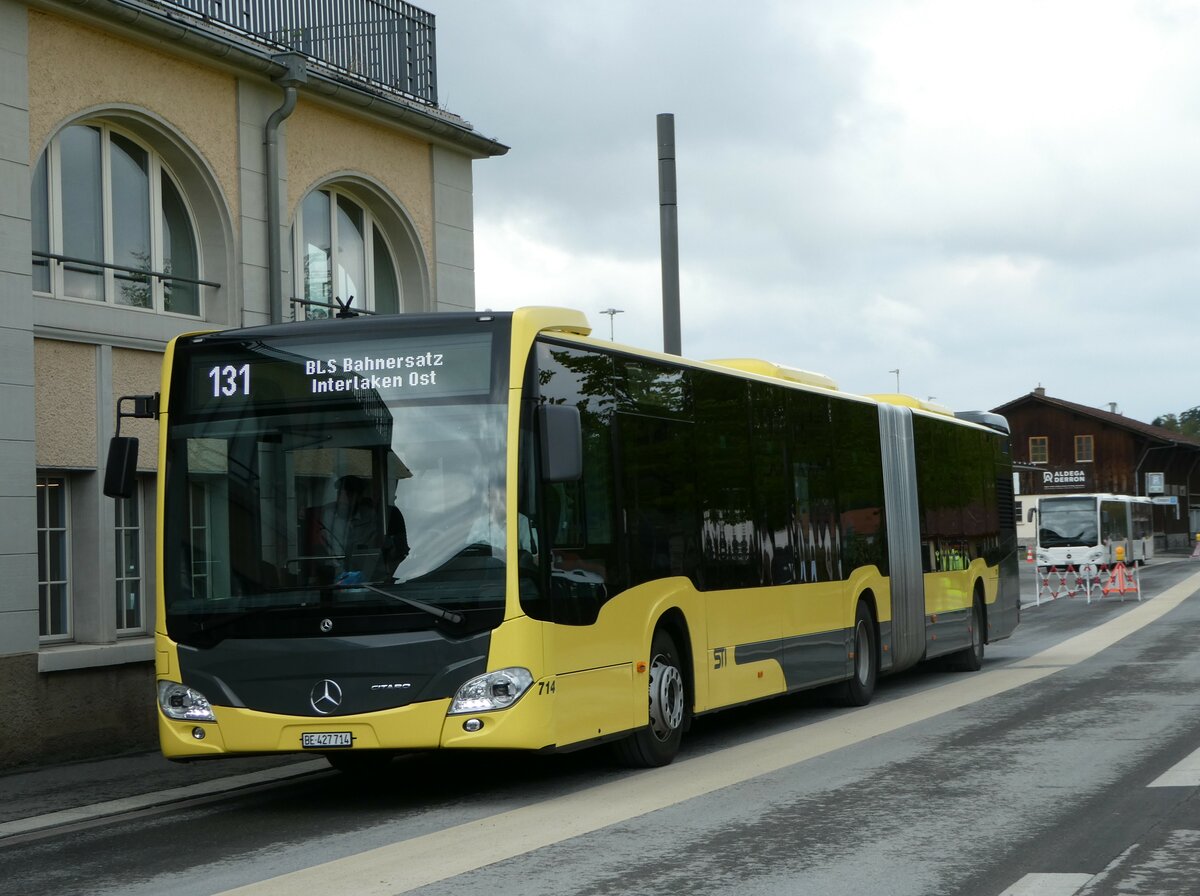 (249'374) - STI Thun - Nr. 714/BE 427'714 - Mercedes am 2. Mai 2023 beim Bahnhof Spiez