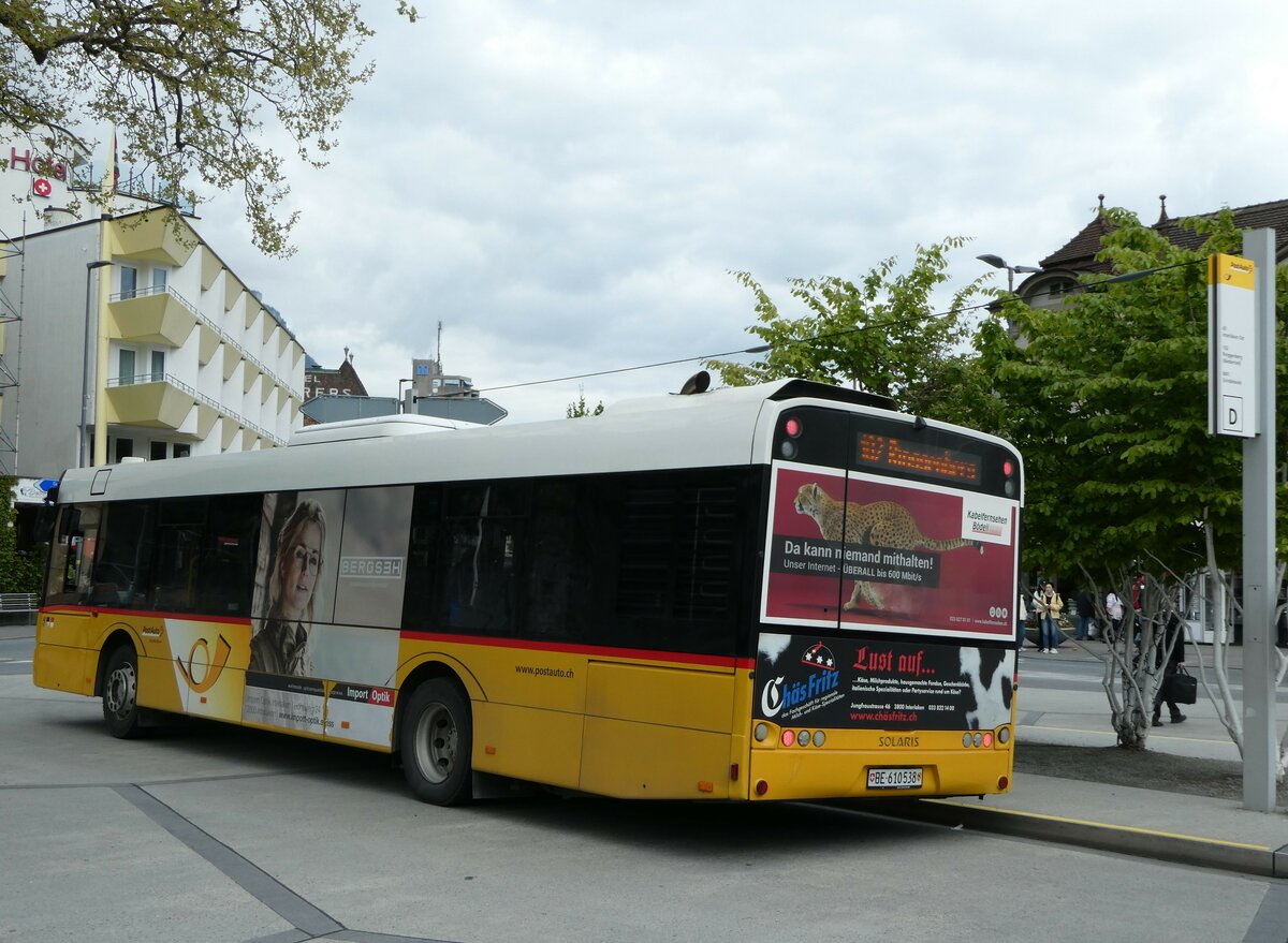 (249'428) - PostAuto Bern - BE 610'538/PID 5071 - Solaris am 2. Mai 2023 beim Bahnhof Interlaken West