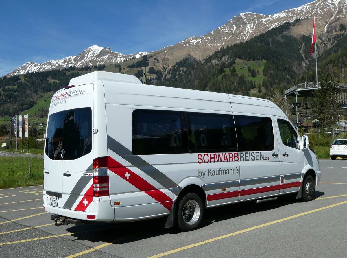 (249'540) - Kaufmann's Schwarb-Reisen, Mhlin - AG 8255 - Mercedes am 4. Mai 2023 in Frutigen, Tropenhaus