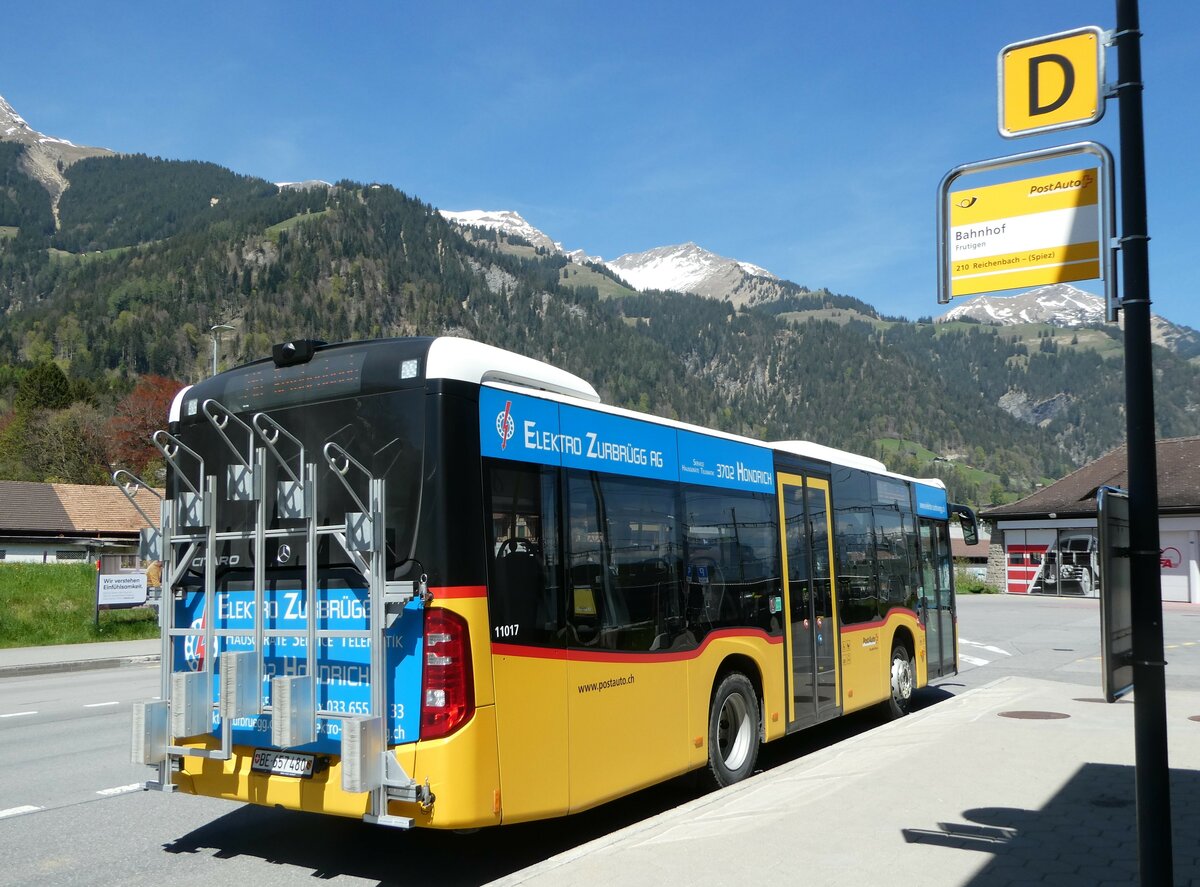 (249'554) - PostAuto Bern - BE 657'480/PID 11'017 - Mercedes am 4. Mai 2023 beim Bahnhof Frutigen