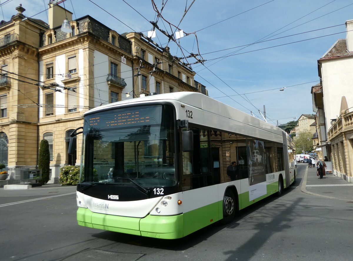 (249'593) - transN, La Chaux-de-Fonds - Nr. 132 - Hess/Hess Gelenktrolleybus (ex TN Neuchtel Nr. 132) am 5. Mai 2023 in Neuchtel, Place Pury