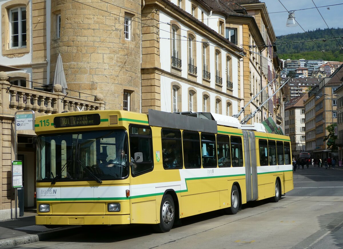 (249'598) - transN, La Chaux-de-Fonds - Nr. 115 - NAW/Hess Gelenktrolleybus (ex TN Neuchtel Nr. 115) am 5. Mai 2023 in Neuchtel, Place Pury