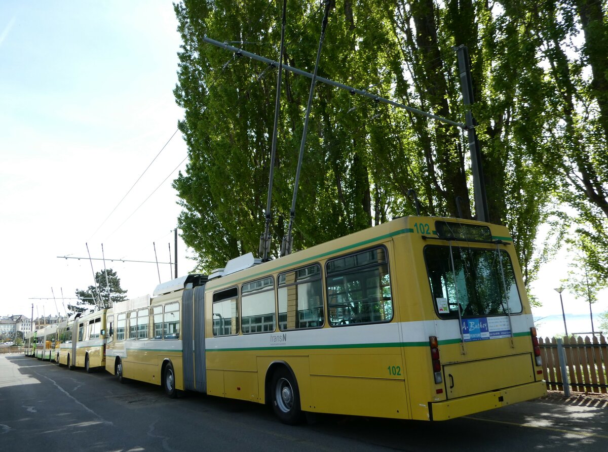 (249'618) - transN, La Chaux-de-Fonds - Nr. 102 - NAW/Hess Gelenktrolleybus (ex TN Neuchtel Nr. 102) am 5. Mai 2023 in Neuchtel, Dpt