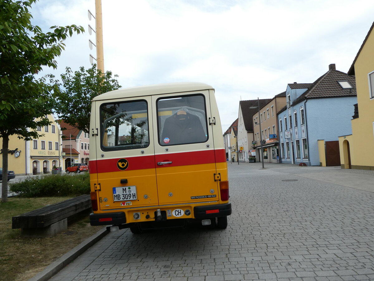(251'057) - Hahn, Mnchen - Nr. 6/M-MB 309H - Mercedes (ex Mller, CH-Ennetmoos Nr. 6; ex Portenier, CH-Adelboden Nr. 6; ex Geiger, CH-Adelboden Nr. 6) am 4. Juni 2023 in Pilsting, Marktplatz