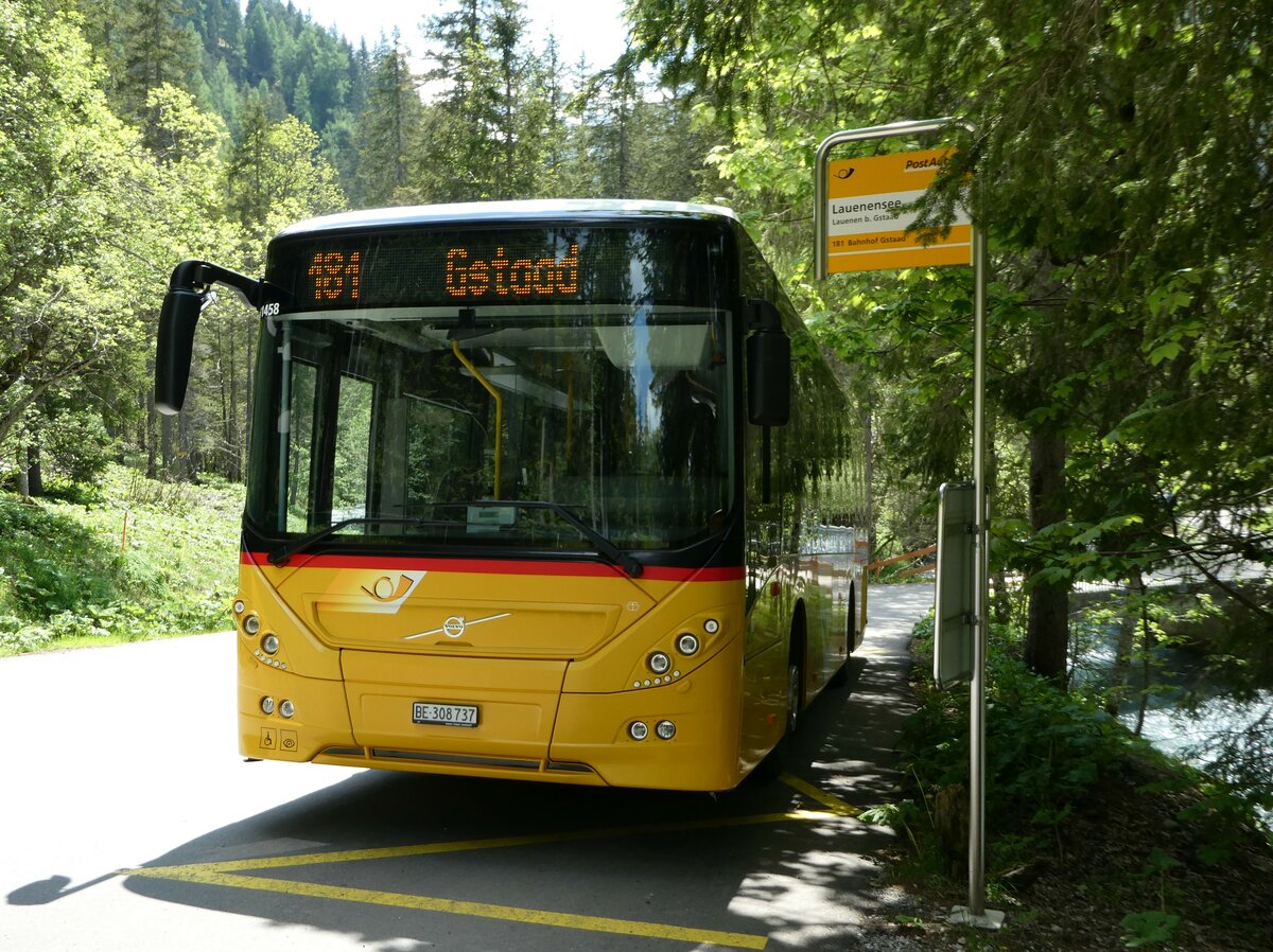 (251'128) - Kbli, Gstaad - BE 308'737/PID 11'458 - Volvo am 6. Juni 2023 in Lauenen, Lauenensee