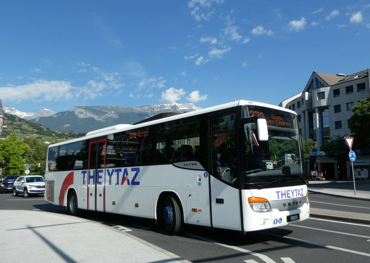 (251'190) - Theytaz, Sion - VS 11'009 - Setra am 9. Juni 2023 beim Bahnhof Sion