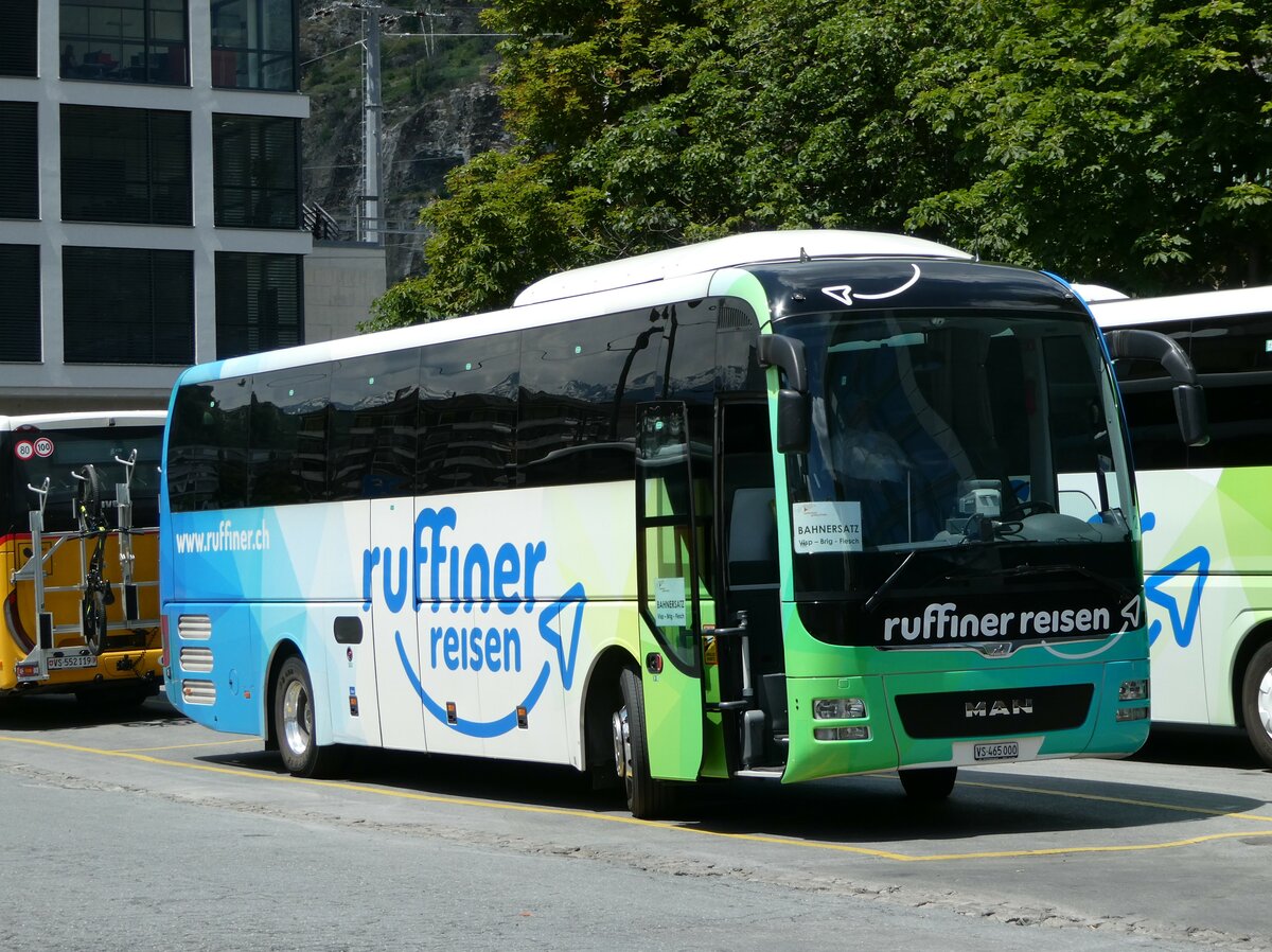 (251'237) - Ruffiner, Turtmann - VS 465'000 - MAN am 9. Juni 2023 beim Bahnhof Brig