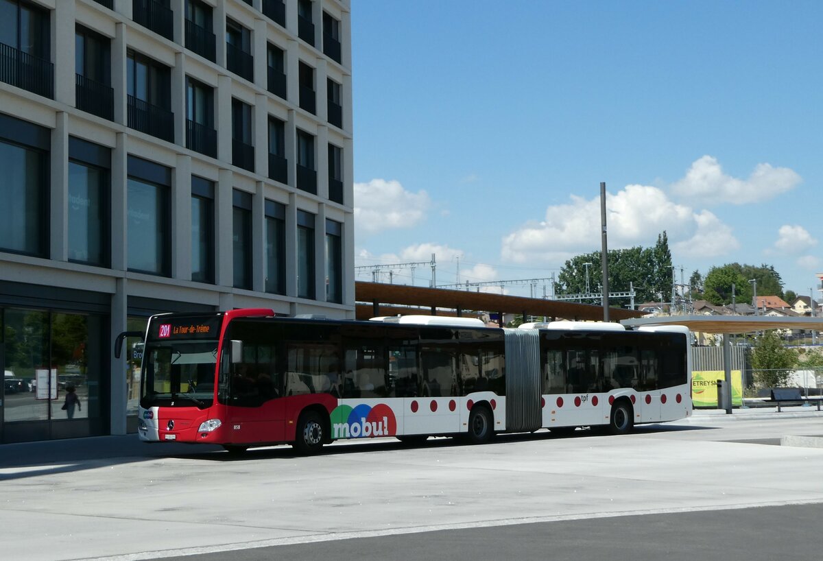 (251'527) - TPF Fribourg - Nr. 858/FR 300'291 - Mercedes am 15. Juni 2023 beim Bahnhof Bulle