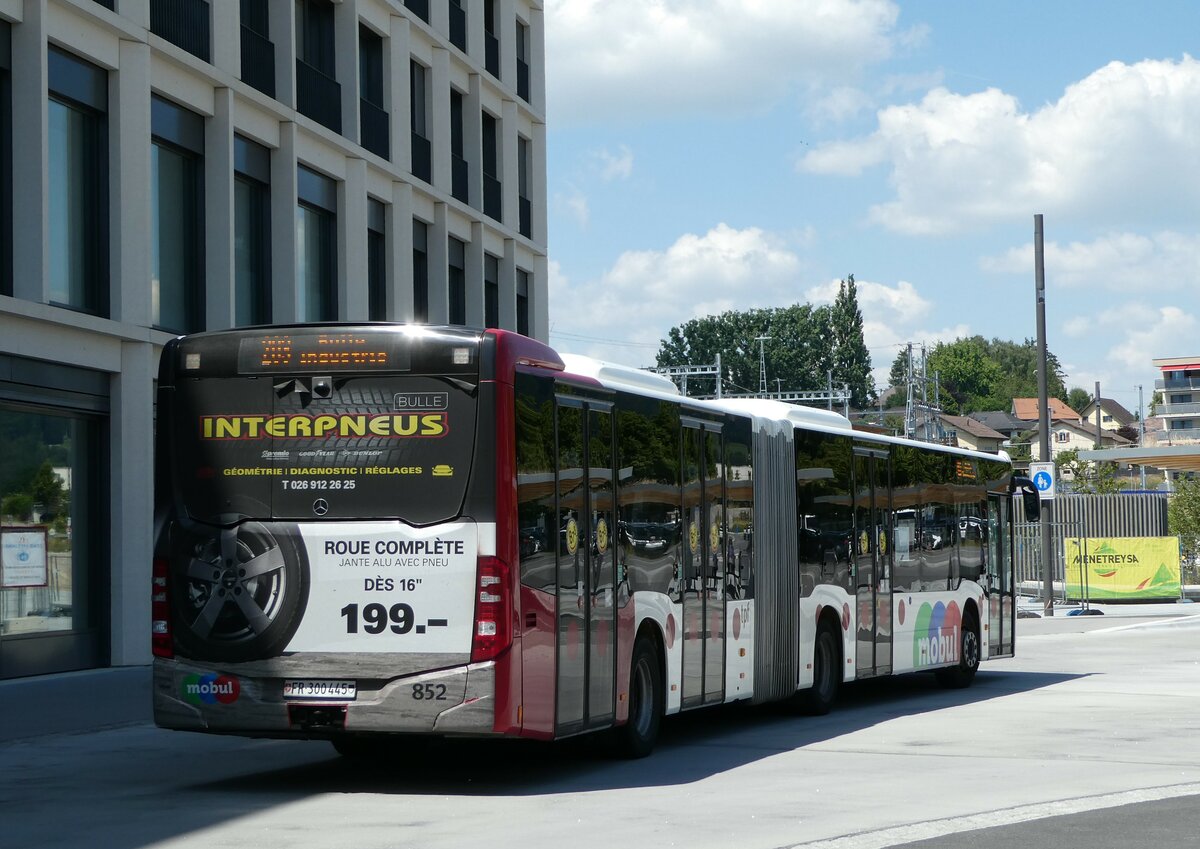 (251'538) - TPF Fribourg - Nr. 852/FR 300'445 - Mercedes am 15. Juni 2023 beim Bahnhof Bulle