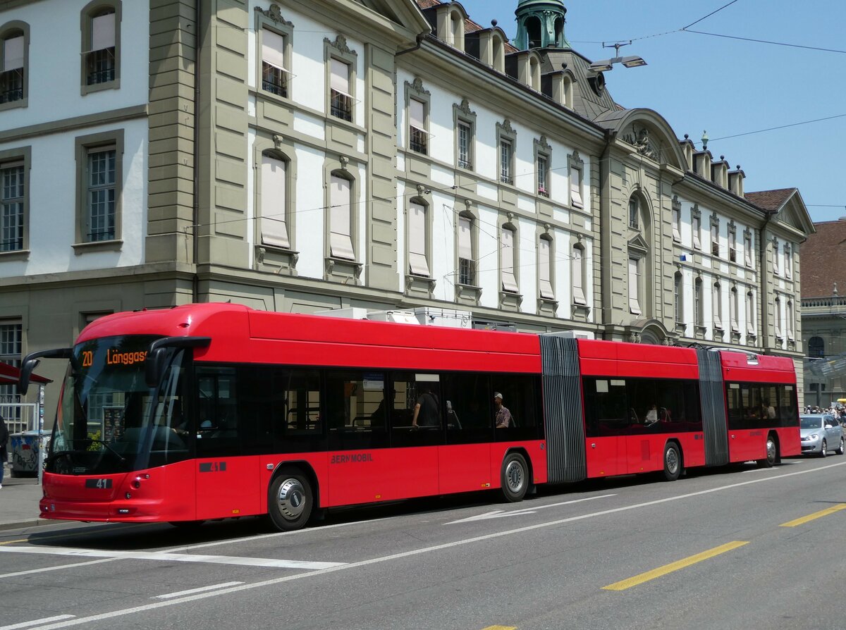 (251'619) - Bernmobil, Bern - Nr. 41 - Hess/Hess Doppelgelenktrolleybus am 17. Juni 2023 beim Bahnhof Bern