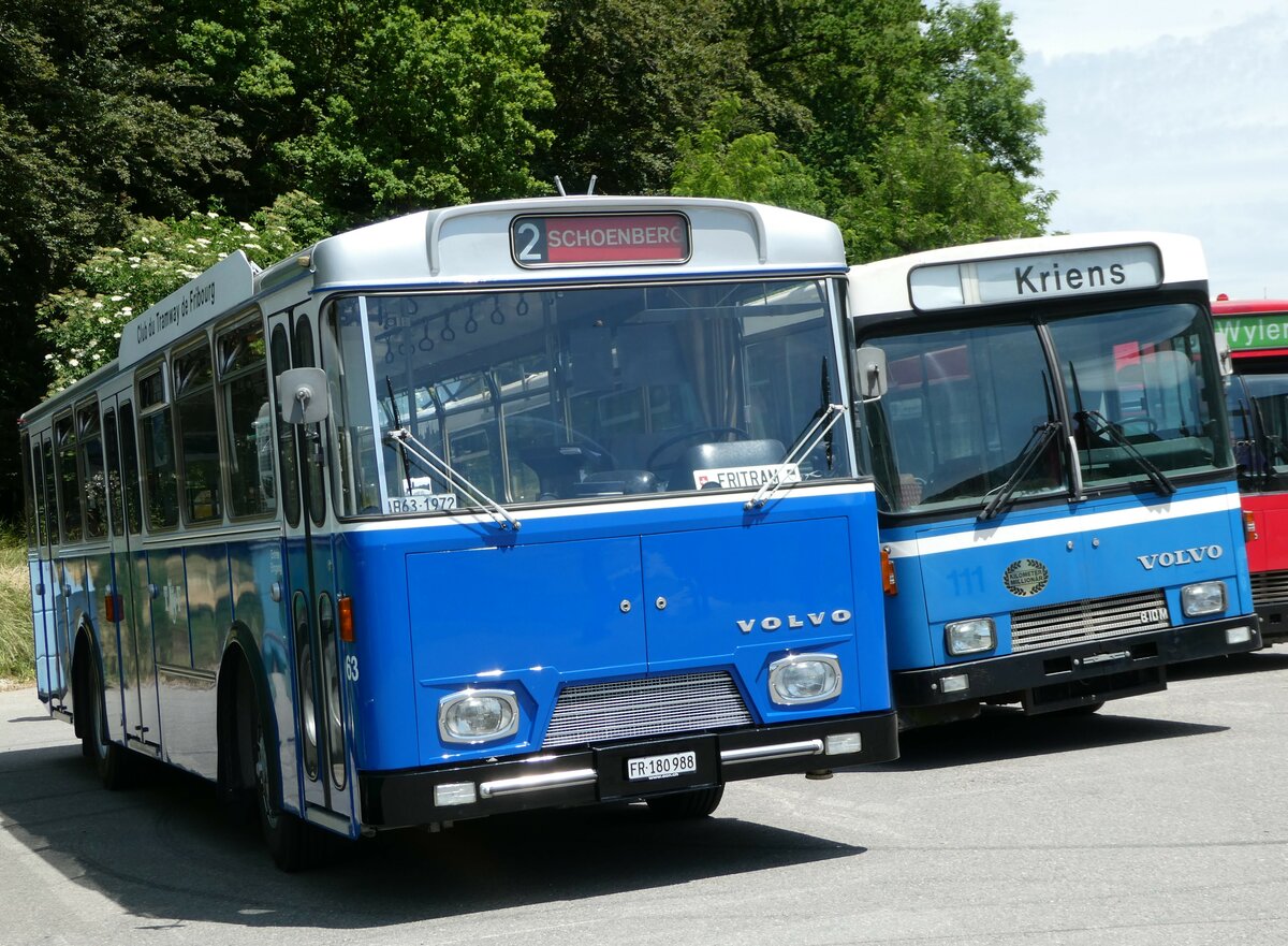 (251'692) - TF Fribourg (CTF) - Nr. 63/FR 180'988 - Volvo/Hess (ex TPF Fribourg Nr. 63; ex TF Fribourg Nr. 63) am 18. Juni 2023 in Burgdorf, kihof Ziegelgut