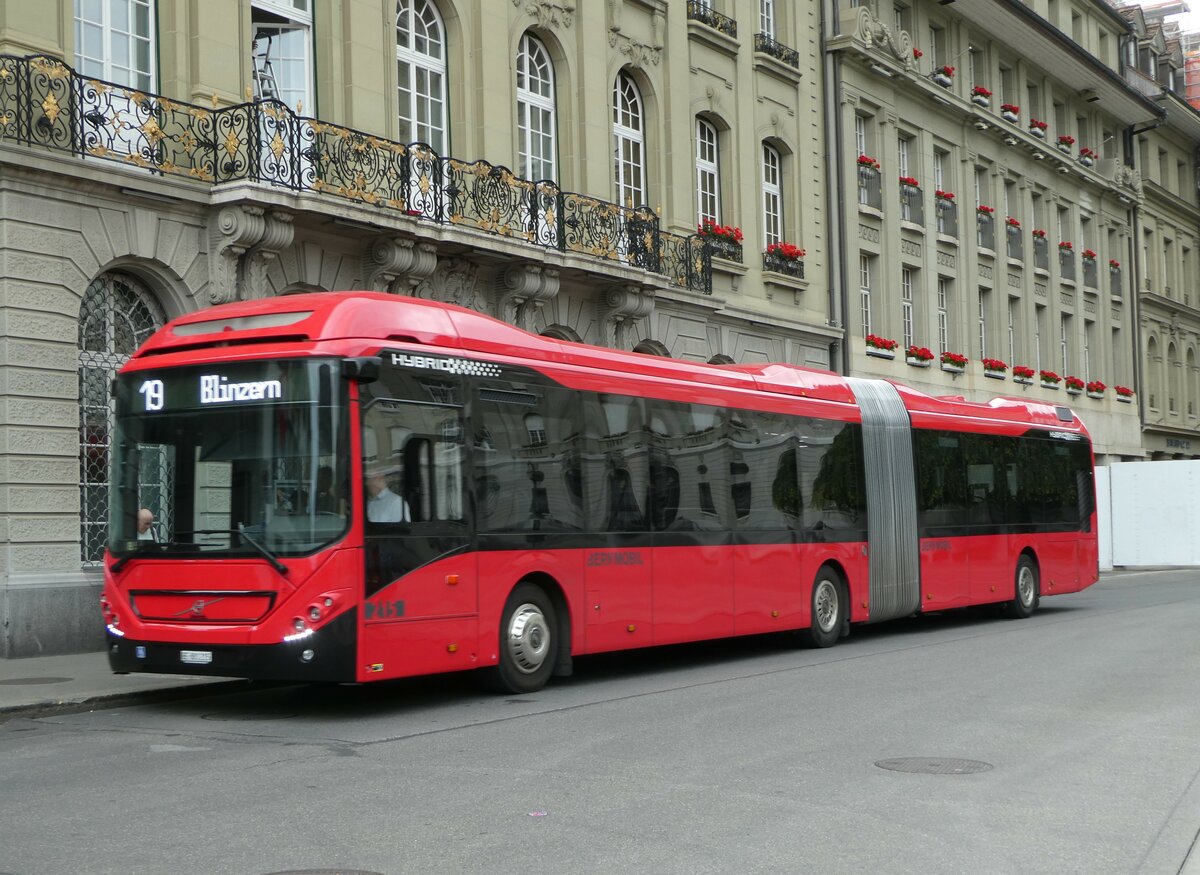 (251'886) - Bernmobil, Bern - Nr. 215/BE 881'215 - Volvo am 22. Juni 2023 in Bern, Bundesplatz