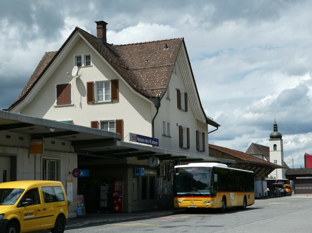 (252'338) - PostAuto Ostschweiz - SG 356'488/PID 5690 - Mercedes (ex Schmidt, Oberbren) am 4. Juli 2023 beim Bahnhof Nesslau-Neu St. Johann