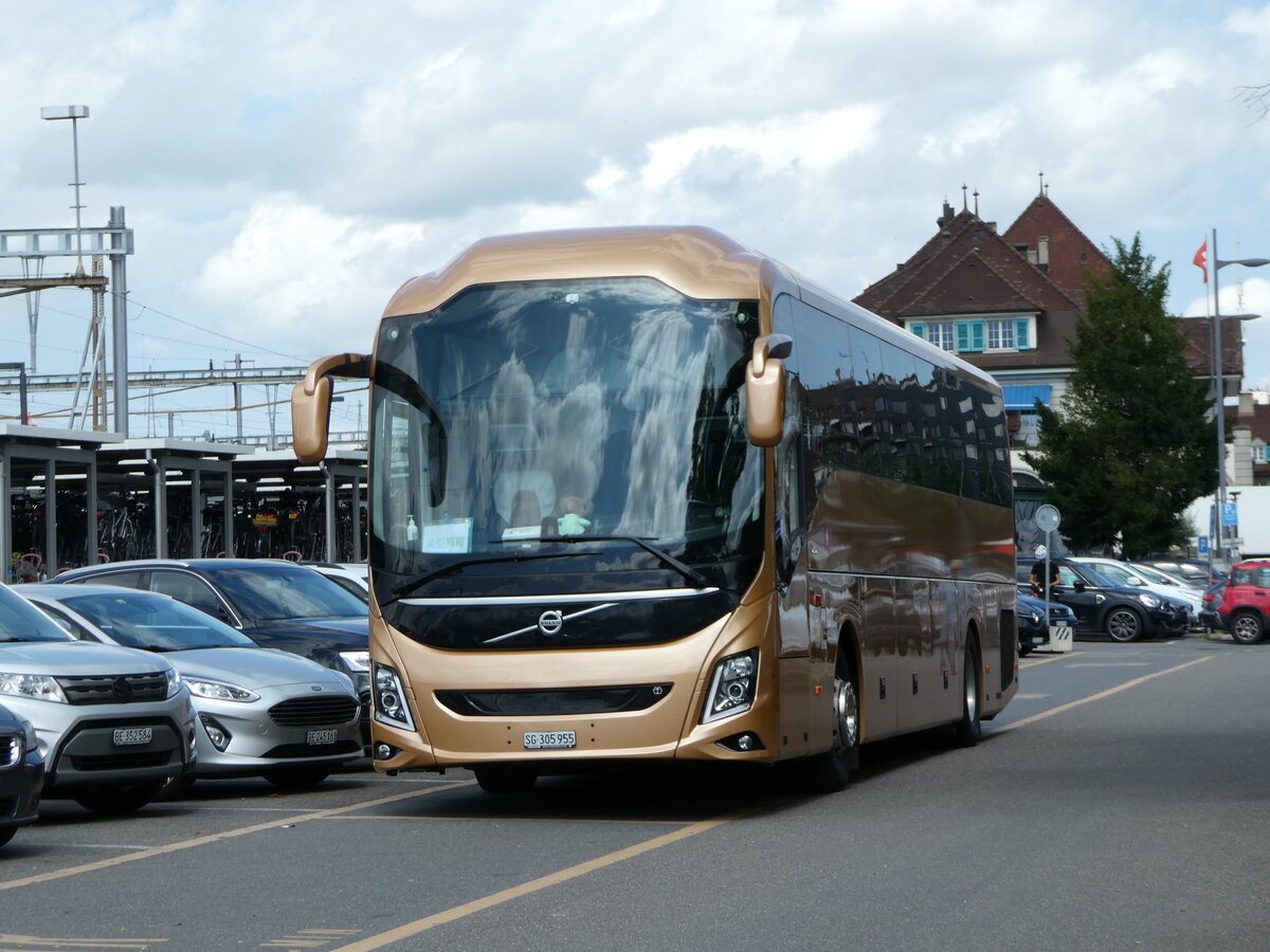 (252'370) - Vega Tour, Luzern - SG 305'955 - Volvo am 6. Juli 2023 in Thun, CarTerminal