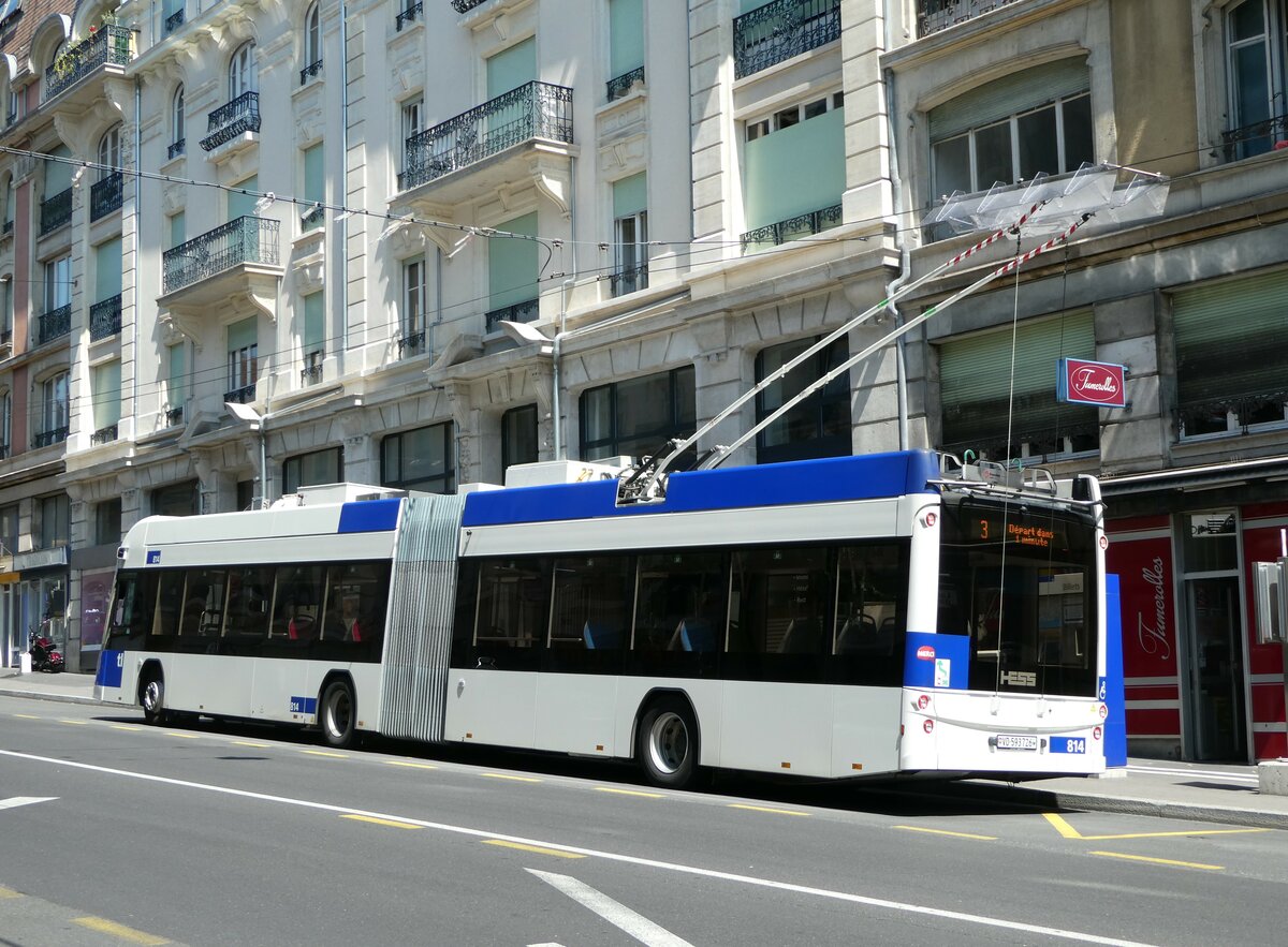 (252'472) - TL Lausanne - Nr. 814/VD 593'726 - Hess/Hess Gelenktrolleybus am 8. Juli 2023 beim Bahnhof Lausanne