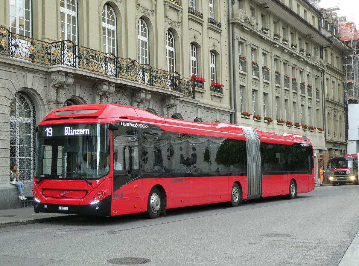(252'929) - Bernmobil, Bern - Nr. 228/BE 881'228 - Volvo am 24. Juli 2023 in Bern, Bundesplatz